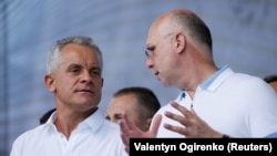 Președintele de acum al Partidului Democrat. Pavel Filip, (dreapta) și șeful de-atunci al Partidului Democrat, Vladimir Plahotniuc