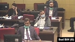 Fadil Novalić (prvi red), Fahrudin Solak (u sredini) i Fikret Hodžić (gore) na suđenju u Sudu BiH, Sarajevo, 30. maja 2020.