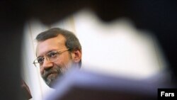 علی لاريجانی، دبير شورای عالی امنيت ملی در مصاحبه ای با روزنامه فيگارو که روز شنبه ۲۶ مه منتشر شده است، از نیکلا سرکوزی، رییس جمهوری جدید فرانسه خواست که در مناقشه هسته ای ایران، میانجیگری کند.