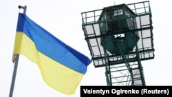 За даними ДПСУ, прикордонники щодня відмовляють в перетині кордону на виїзд близько 100 чоловікам, які не підпадають під категорію пропуску і не дотримуються умов перетину