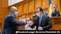 Vicepremierul Kelemen Hunor, președintele UDMR, (stânga) și președintele Camerei, Ludovic Orban, președintele PNL
