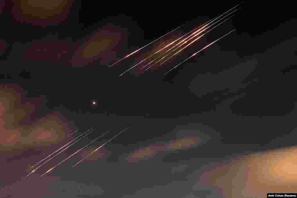 Raketa të lëshuara nga Irani duke u penguar nga mbrojtja izraelite në Ashkelon, më 18 qershor.