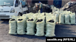 Көмүр саткан базар.