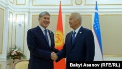 Президенты Кыргызстана и Узбекистана Алмазбек Атамбаев и Ислам Каримов.