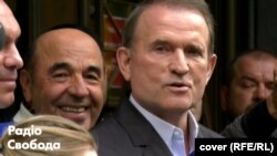 «Приїхав, бо почув, що мене викликають» – сказав Віктор Медведчук журналістам під дверима ОГП