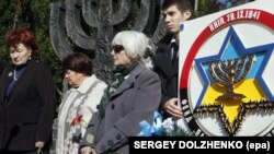 Жалобна церемонія у Бабиному Яру. Київ, 3 жовтня 2011 року