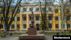 Молдова. Пам’ятник Тарасу Шевченку навпроти Придністровського державного університету імені Тараса Шевченка. Тирасполь, 24 серпня 2019 року