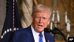 Donald Trump floridai sajtótájékoztatója 2025. február 18-án