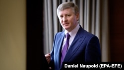 Днями видання «Українська правда» повідомило, що, за даними його джерел, Рінат Ахметов залишив Україну 30 січня