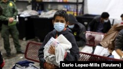 Egyedül menekültek - a szüleik után