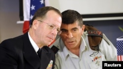 گابی اشکنازی رئیس ستاد کل نیروهای دفاعی اسرائیل در کنار مایک مولن رئیس ستاد مشترک ارتش آمریکا