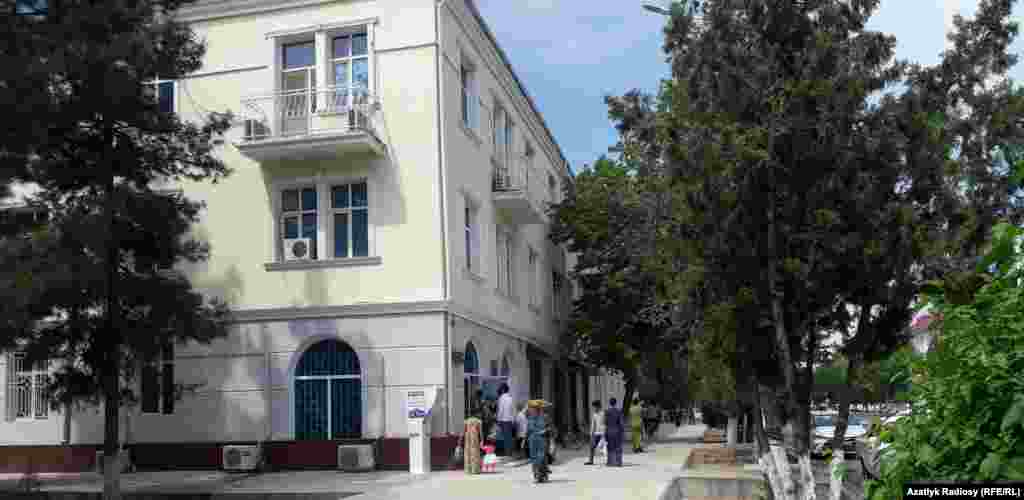 Очередь перед магазином на проспекте Магтымкули, Ашхабад