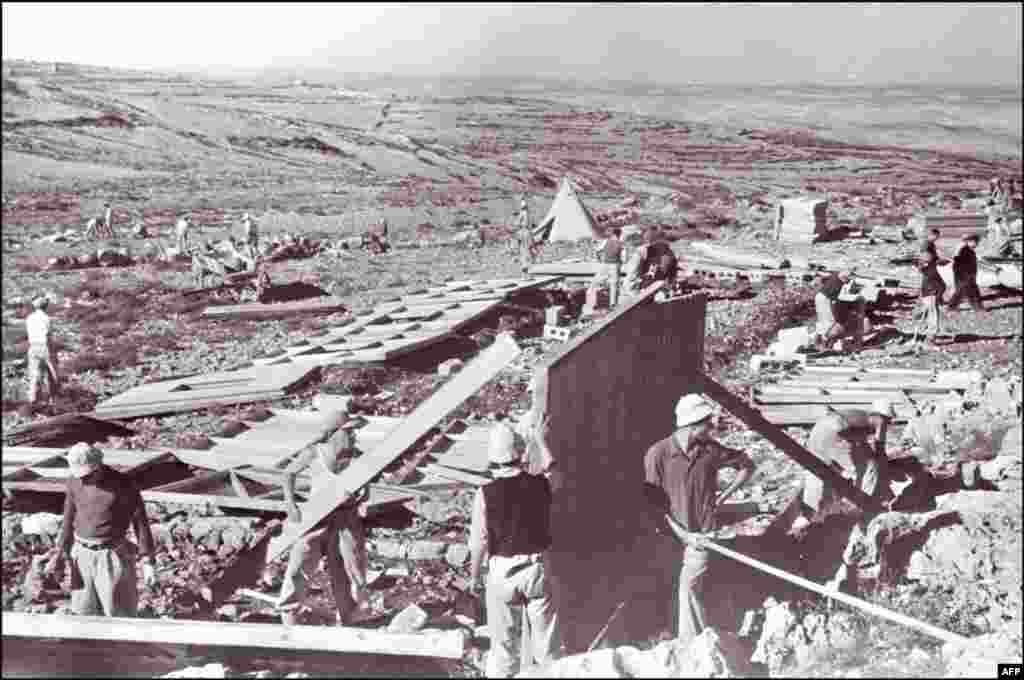 За півроку до проголошення незалежності, після резолюції Генеральної асамблеї ООН №181 євреї почали заселяти Палестину