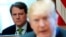 Дон Макган за спиной Дональда Трампа во время совещания в Белом доме, 21 июня 2018 года