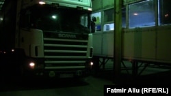 Kamion koji je poslat nazad u Makedoniju na kosovskoj granici, 9. septembar 2013.