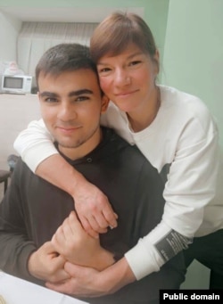 Марат Жаров с мамой Ниной Жаровой