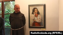 Отець Антонін на благодійній виставці
