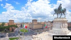 میدان پیازا ونیزیا در مرکز رم