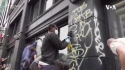 Proteste SUA: Voluntari curăță dimineața după manifestațiile din noaptea precedentă