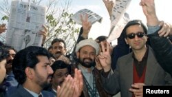 FILE: Mir Shakilur Rehman (R) pictured in 1999.