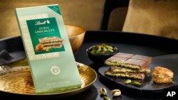 محبوبیت ناگهانی «شکلات دبی» صف‌هایی طولانی در فروشگاه‌های اروپایی ایجاد کرده است