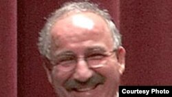 علی شاکری فعال صلح به مدت چهار ماه در بازداشت به سر می برد.