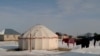 Юрта оралмана близ Астаны. Поселок Коянды, ноябрь 2008 года.