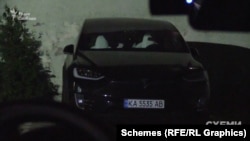 Після ефіру на внутрішній парковці журналісти зауважили ту саму машину Tesla