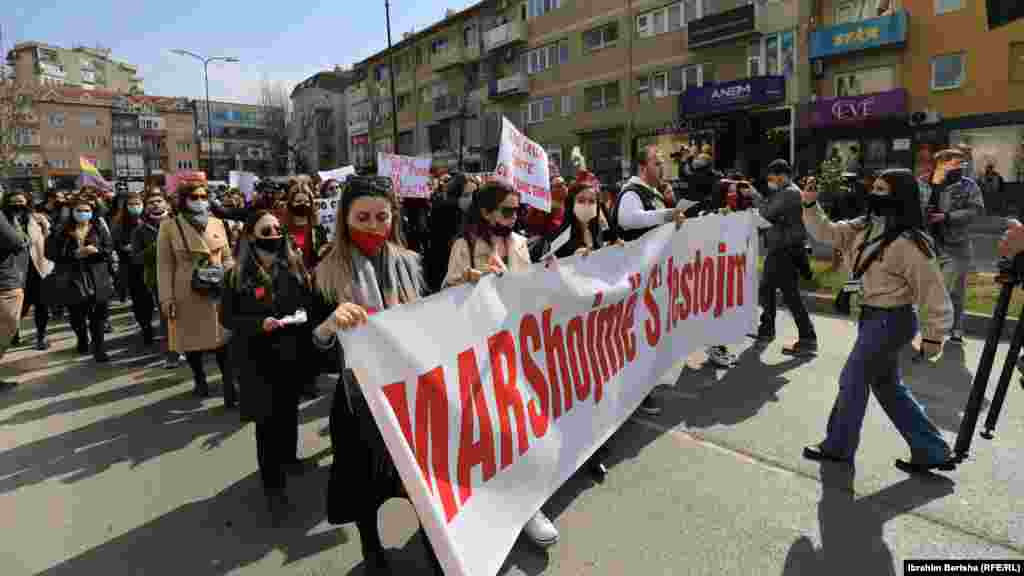Në Ditën Ndërkombëtare të Gruas në Prishtinë u mbajt marshi tradicional &quot;Marshojmë, s&#39;festojmë&quot;.&nbsp;