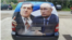 Lica Milorada Dodika, aktulenog člana Predsjedništva BiH, i Vladimira Putina, predsjednika Rusije, na automobilu Dodikove Stranke nezavisnih socijaldemokrata (SNSD), fotografisano septembra 2014, tokom kampanje za opšte izbore održane u BiH 12. oktobra iste godine.