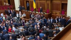 Вигуки «ганьба» і блокування трибуни: як голосували за ринок землі – відео