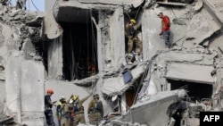 Бар асари бархӯрди як мушаки Эрон ба як бинои истиқоматӣ дар Исроил чандин нафар кушта шуданд. 24 июн, 2025.