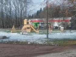 Цивилизация в Дудергофе: магазин "Пятерочка" и детская площадка