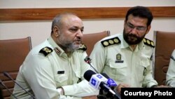 فرمانده انتظامی خوزستان، محمدرضا اسحاقی (چپ) خبر تیراندازی در بهبهان را تکذیب کرده است.