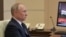 Президент России Владимир Путин во время совещания с главами регионов по борьбе с распространением коронавируса в России, 8 апреля 2020 года