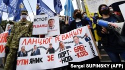 Під час Всеукраїнської акції протесту «Рік Зеленського – рік реваншу». Київ, 24 травня 2020 року 