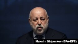 Omul de afaceri rus Viktor Vekselberg ar fi fost ajutat de doi afaceriști din Rusia și Marea Britanie să ascundă deținerea unui iaht.