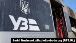 Росія систематично атакує залізничну інфраструктуру України. На фото: потяг Інтерсіті, пошкоджений внаслідок масованого обстрілу Києва 28 серпня 2025 року
