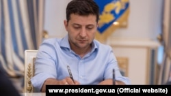 Зеленський підписав закон, який обмежує депутатську недоторканість 