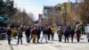 Kosovë: qytetarë në sheshin "Nënë Tereza" në kryeqytetin kosovar të Prishtinës (Foto nga arkivi)