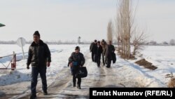 Барак айылынын жашоочулары, 25-январь, 2013. 
