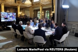 Президент Франції Емманюель Макрон та президент України Володимир Зеленський головують на саміті Коаліції охочих у Єлисейському президентському палаці. Париж, Франція, 4 вересня 2025 року