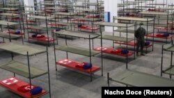 Paturi improvizate în Spania pentru oamenii fără adăpost