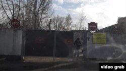 Жителів окупованого Донецька СМС-повідомленнями та обходами по квартирах наполегливо закликають йти до «військкомату»