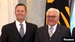 Američki ambasador u Nemačkoj Ričard Grenel (levo) i nemački predsednik Frank-Valter Štajnmajer (Frank-Walter Steinmeier), Berlin