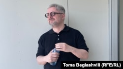 Ника Гварамия у руставской тюрьмы