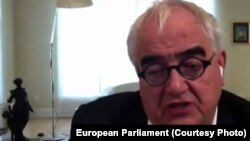 Reprezentantul Jonhson & Johnson, Stan Erch în dialog online cu europarlamentarii interesați de ritmul producției de vaccinuri anti-Covid