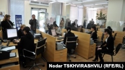 По данным Нацбанка, население Грузии чрезмерно зависит от кредитов: в реестре должников находится свыше полумиллиона человек