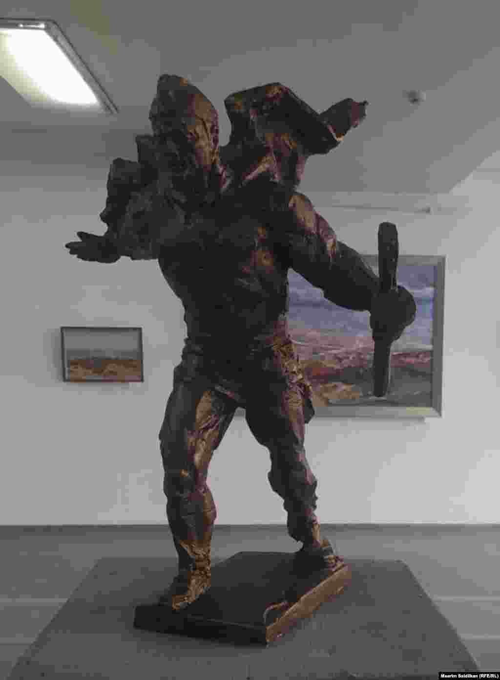 Б.К. Сыдыковдун &quot;Чолпонбай Түлөбердиевдин эстелигине эскиз&quot;. Гипс, тон берүү.