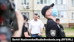 За словами Кличка, на місці вибуху будинку й досі працюють рятувальники, які розбирають завали і шукають людей, які можуть бути під ними